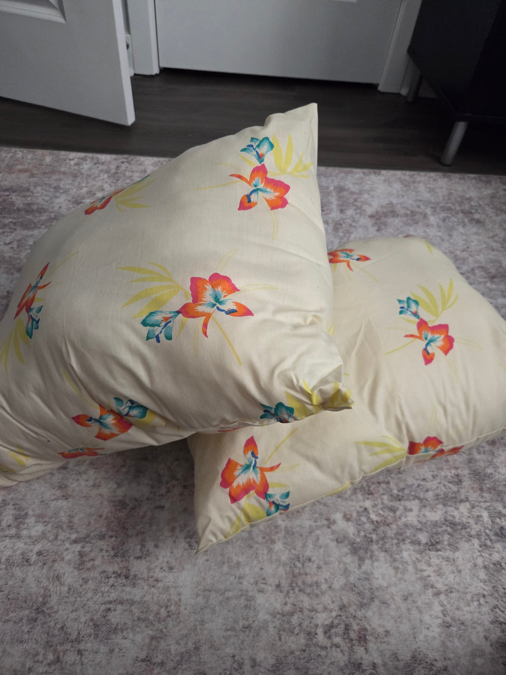 Cheery floral throw pillow set